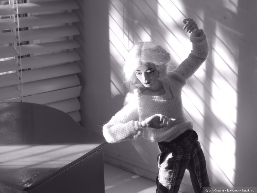 Себастьен Вэй "Versace on the floor"