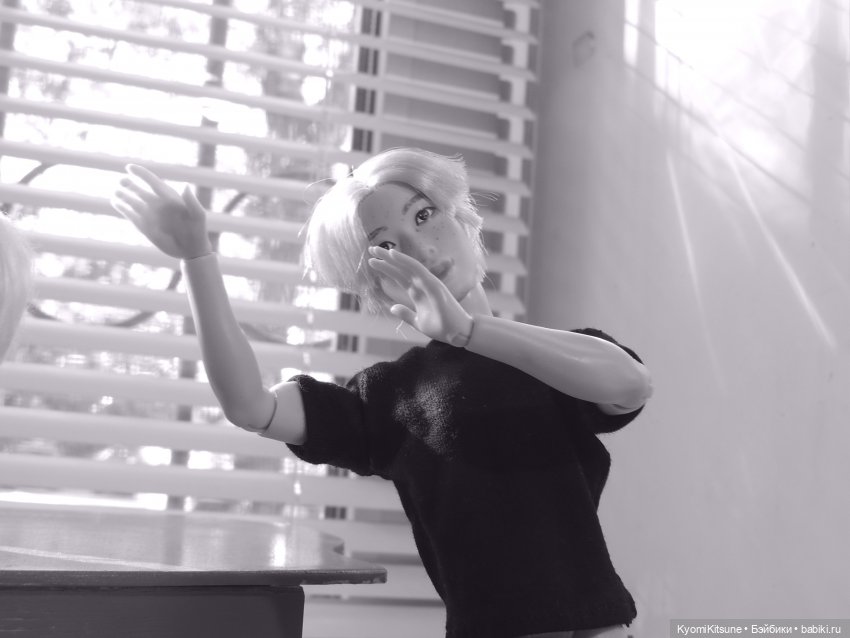 Себастьен Вэй "Versace on the floor"