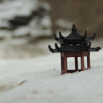 Что-то на аскетичном