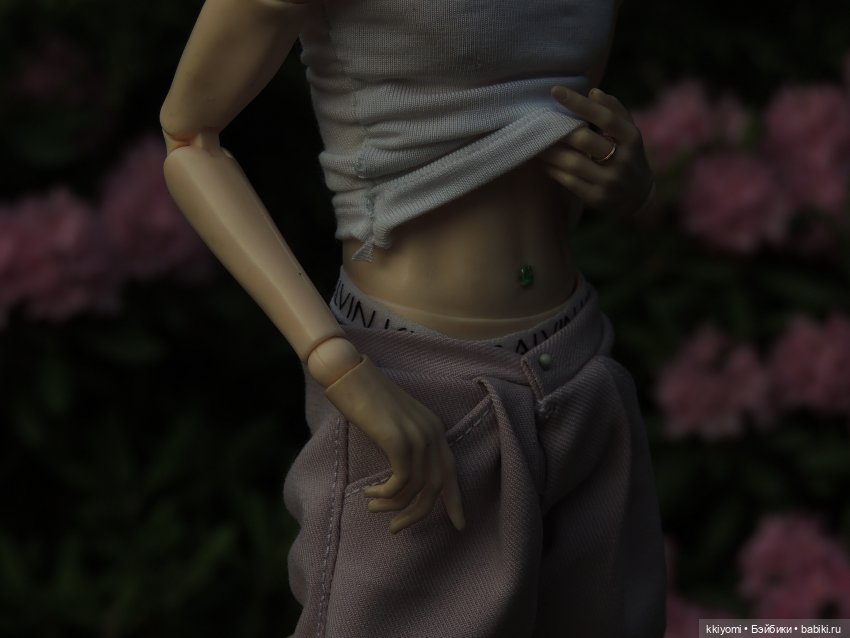 Цветуëчек🌸 в кустах или история одних штанов