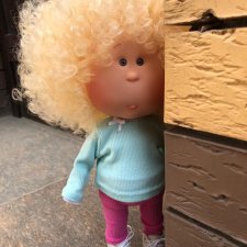 Блондинка за углом