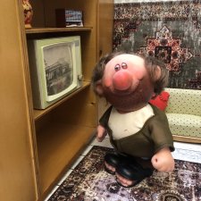 Обзавелись мебелями