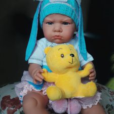 Что это за девочка и как её зовут. Это же наша зайка Бусинка