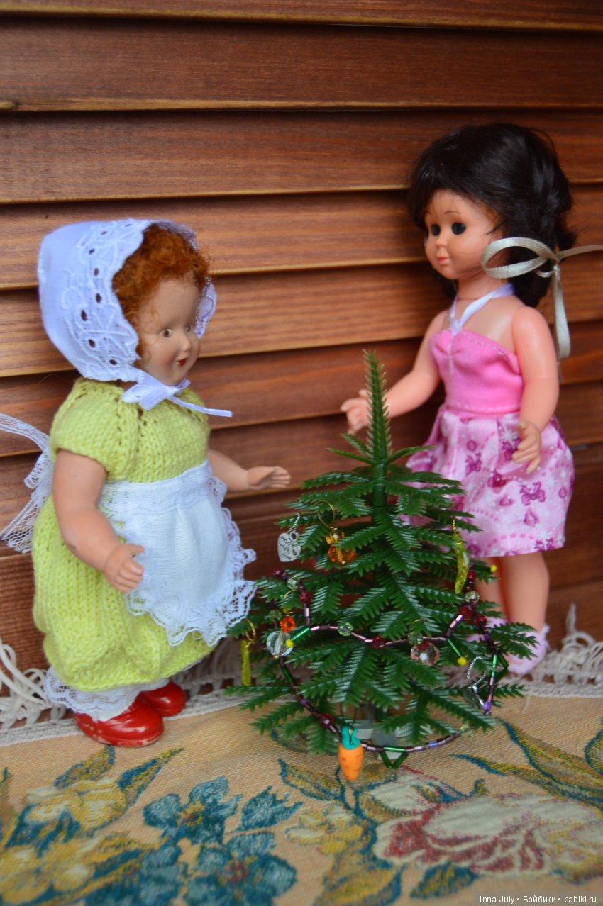 Ёлка и моя винтажно-интернациональная компания