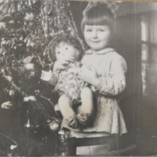 Игрушки на наших детских фото.