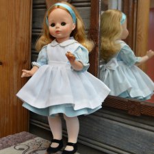 Приключения американок в России или Алиса в Стране чудес и немного про Набокова