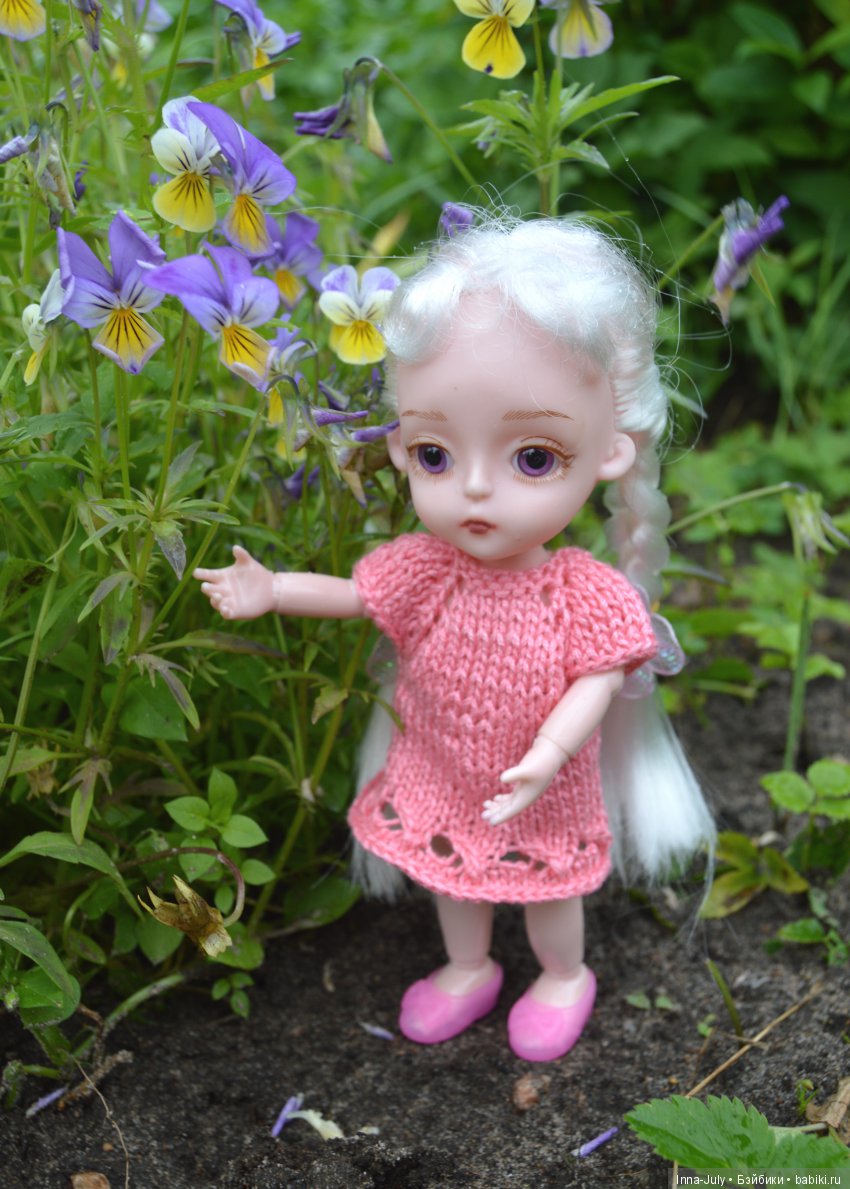 Маленькая компания в деревне