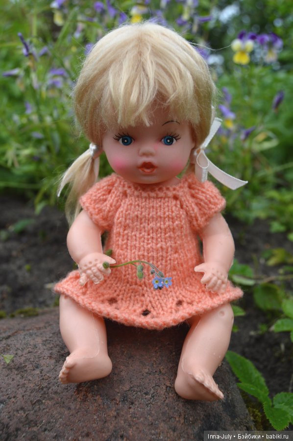 Маленькая компания в деревне