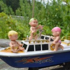 Маленькая компания в деревне