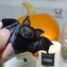 Миниатюрная летучая мышь