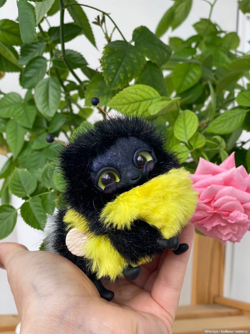 Шмель и прекрасное настроение