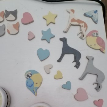 Процесс создания керамических брошек