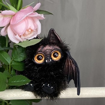 Летучая мышь Клыкастик