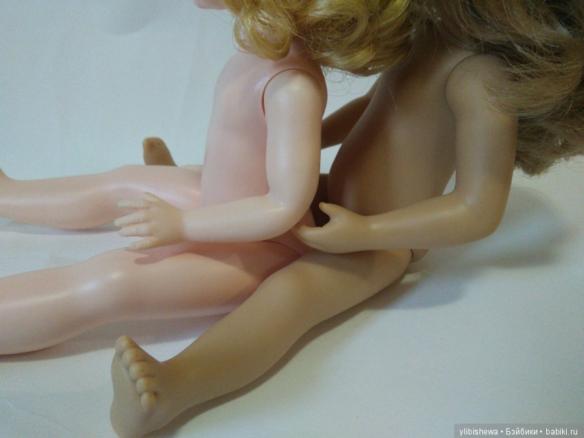 Сравнение кукол разных лет и производителей (фото 10)