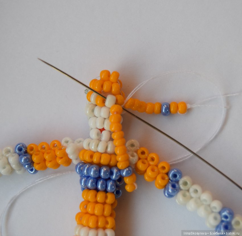 Пришиваем волосы по всему ряду через бусинку