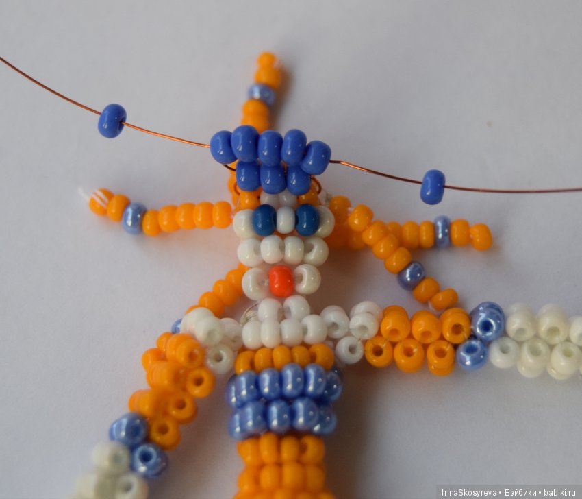 На кончики проволоки по краям по бусинке