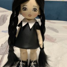 Хорошенькая текстильная Уэнсдей