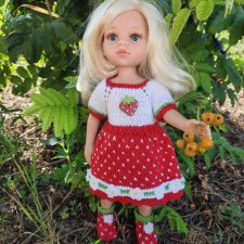 "Клубничка" на прогулке (куколка Паола Рейна)