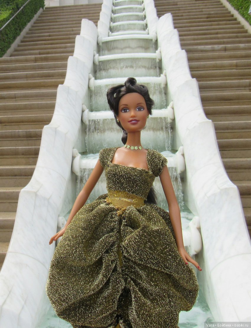 Золотая фотосессия: прогулка в платье