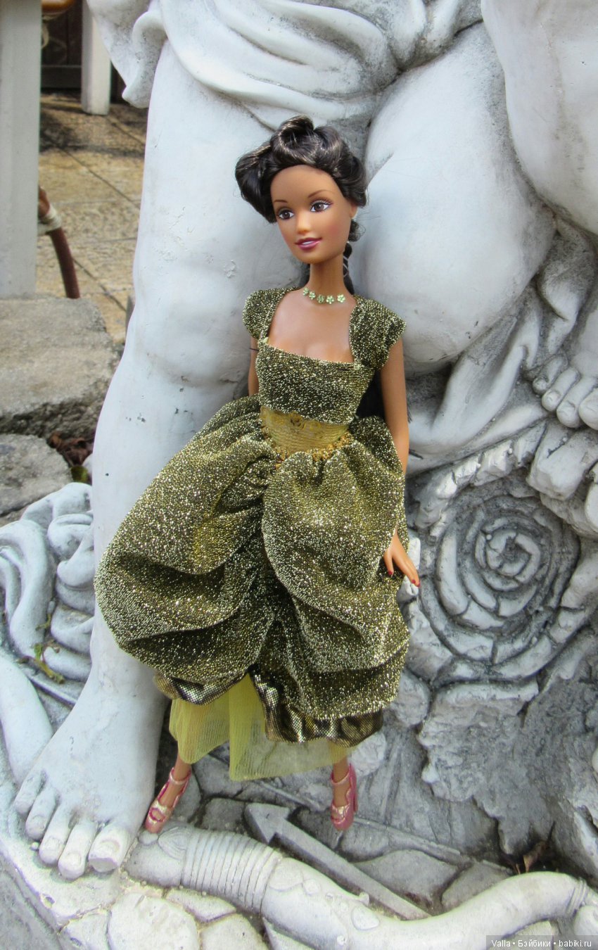 Золотая фотосессия: прогулка в платье