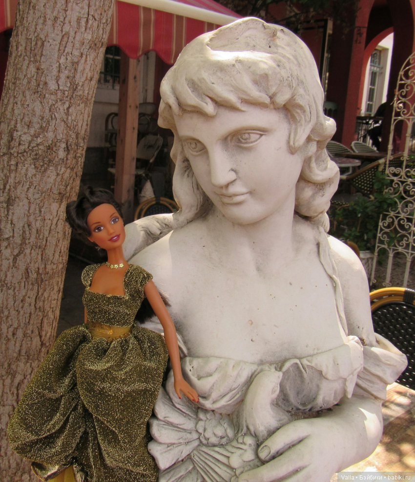 Золотая фотосессия: прогулка в платье (фото 6)