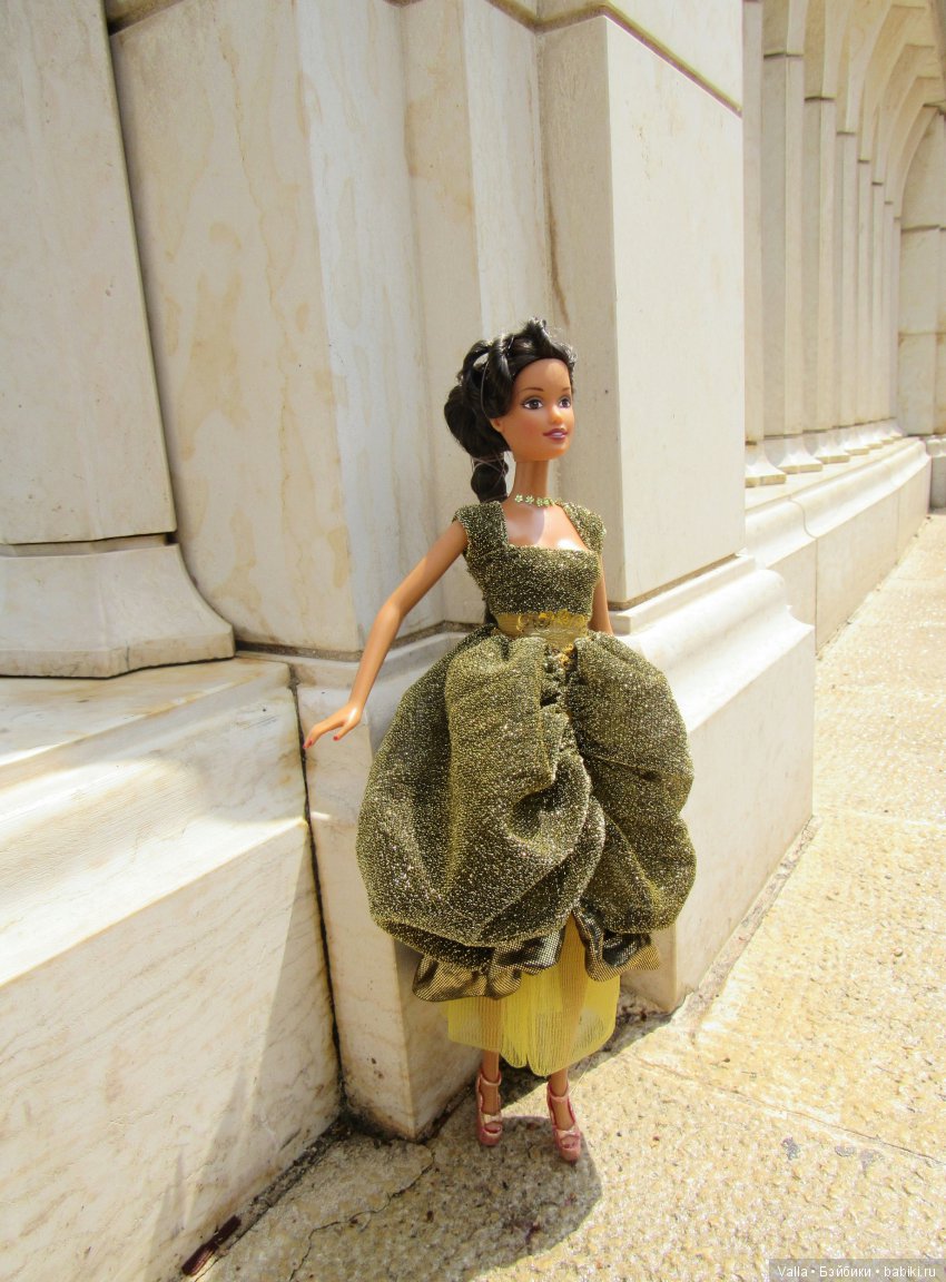 Золотая фотосессия: прогулка в платье