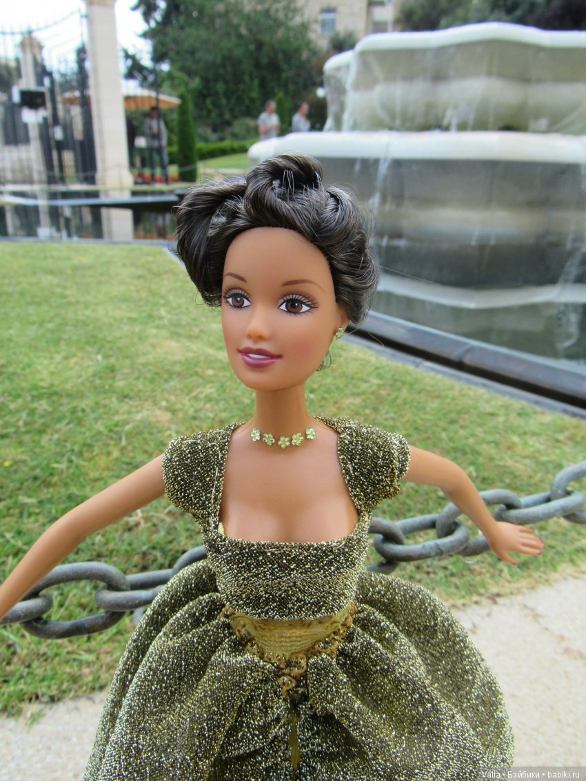 Золотая фотосессия: прогулка в платье