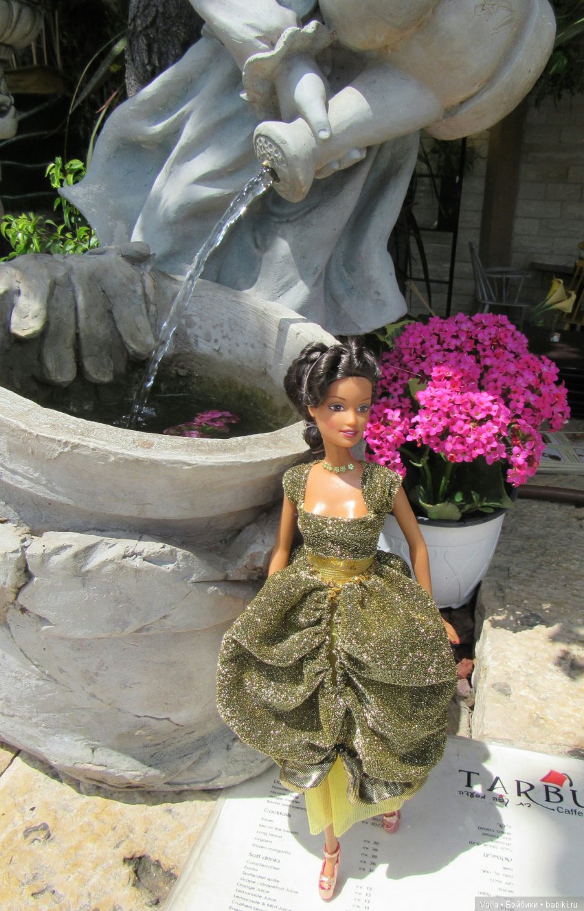 Золотая фотосессия: прогулка в платье (фото 9)