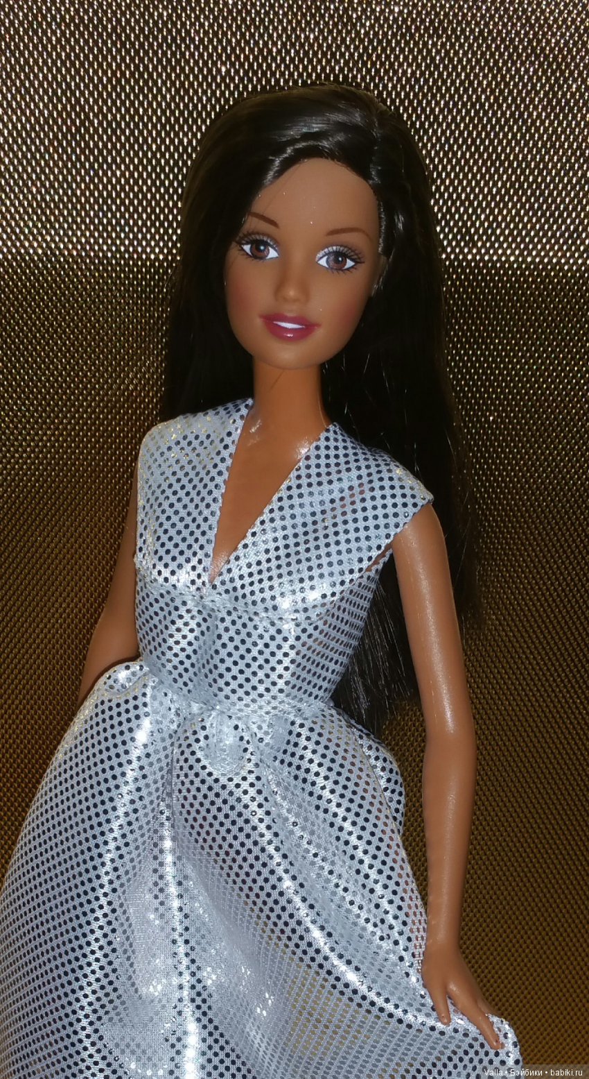 Орли позирует в платье. За кадром (фото 5)