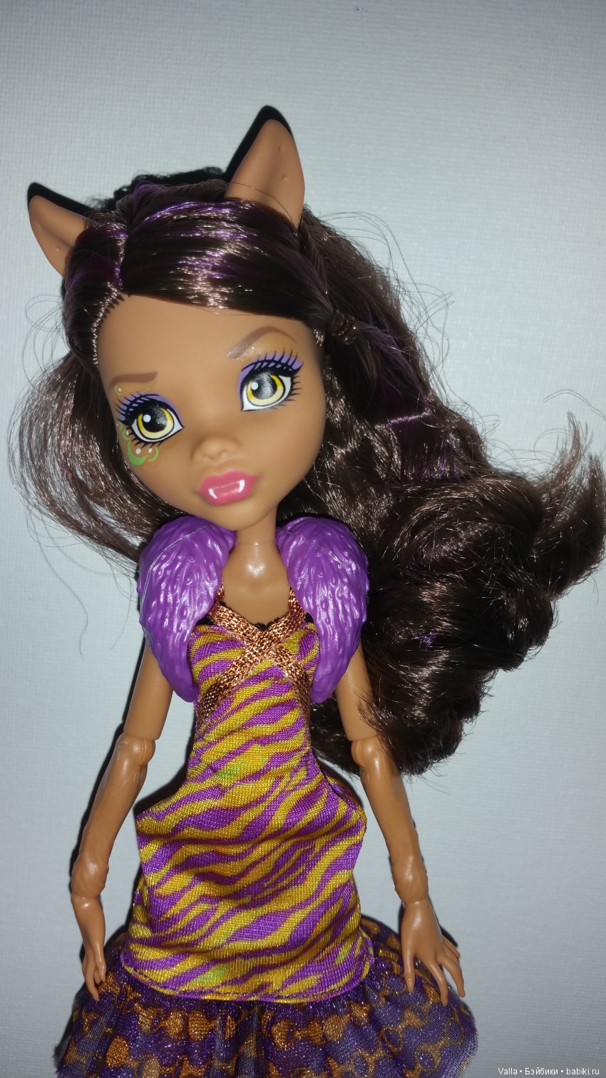 Юная волчица - красотка Клавдия