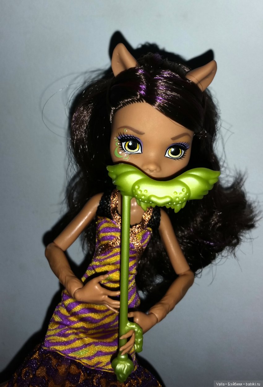 Юная волчица - красотка Клавдия