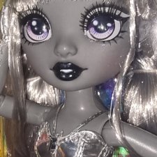 Луна в образе фотомодели