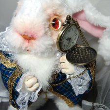 Белый Кролик из Алисы в Стране Чудес