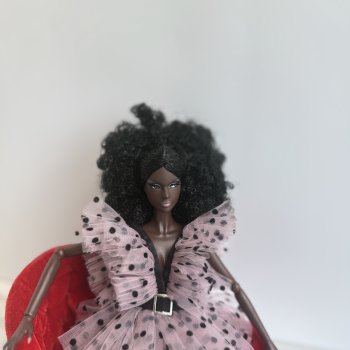 Mizi JHD Covergirl The Interviewer