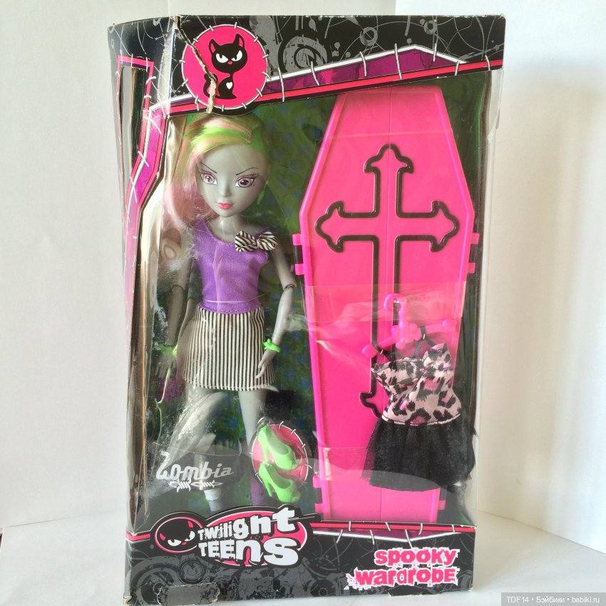 Распаковка (обзор) куклы "Зомбия" из серии "Сумерки" от Simba