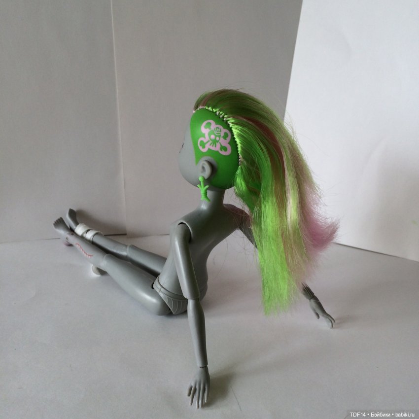 Распаковка (обзор) куклы "Зомбия" из серии "Сумерки" от Simba (фото 7)