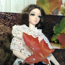 Осень выкрасила клёны колдовским каким-то цветом