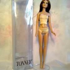 "Кукла мертва до тех пор, пока остаётся в коробке" - говорит знаменитый кукольник Роберт Тоннер