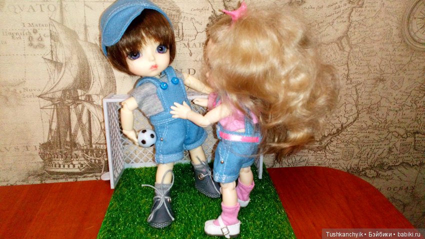 Каролинка и Марик. Кто у нас тут футболист