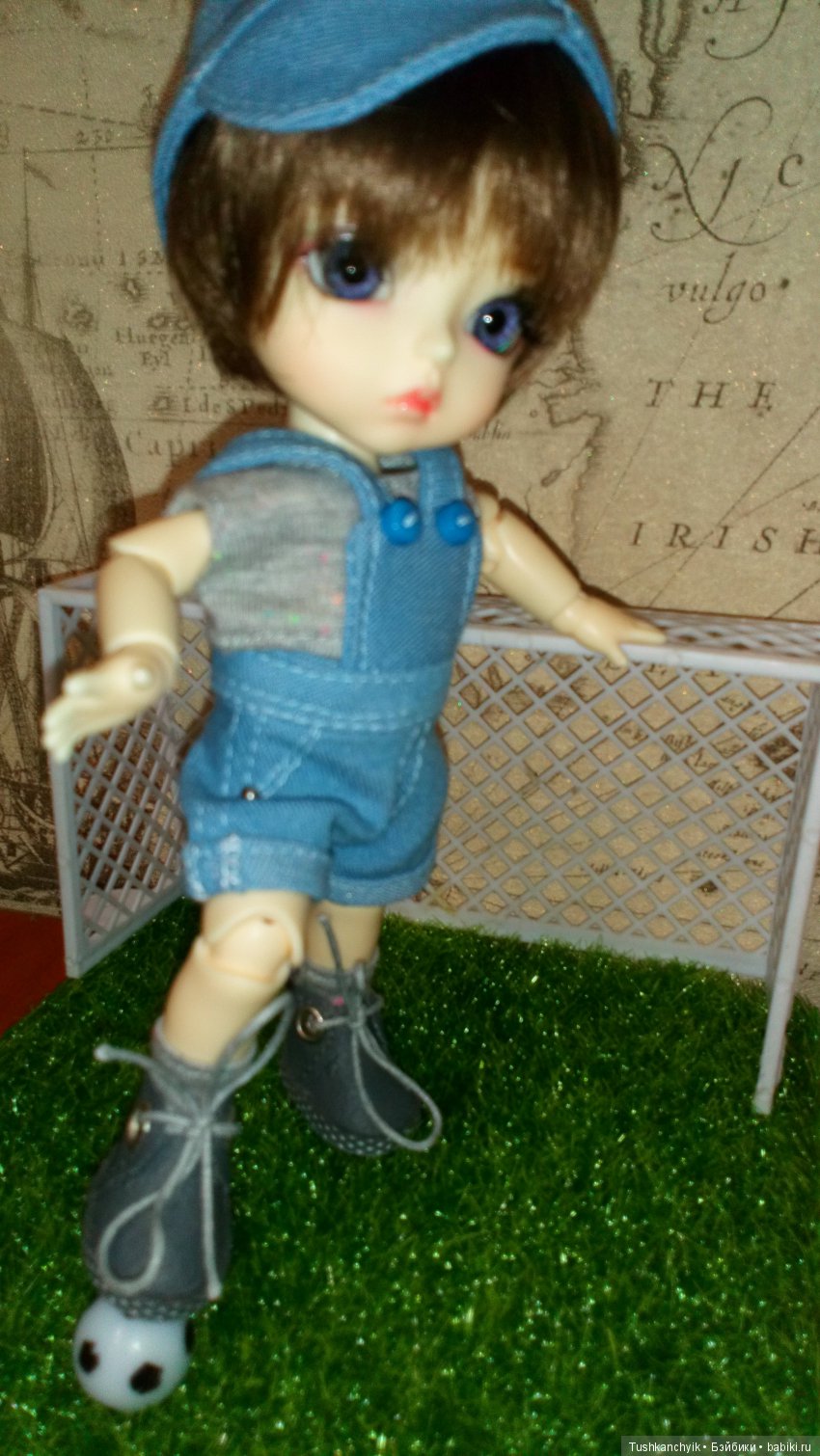 Каролинка и Марик. Кто у нас тут футболист