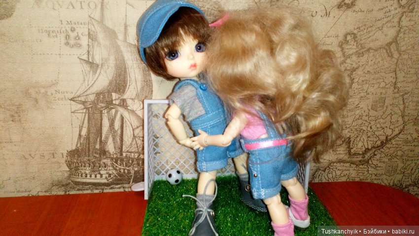 Каролинка и Марик. Кто у нас тут футболист