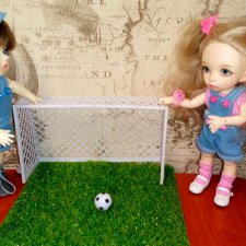 Каролинка и Марик. Кто у нас тут футболист