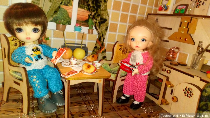 Каролинка и Марик. Урожай. Яблоки