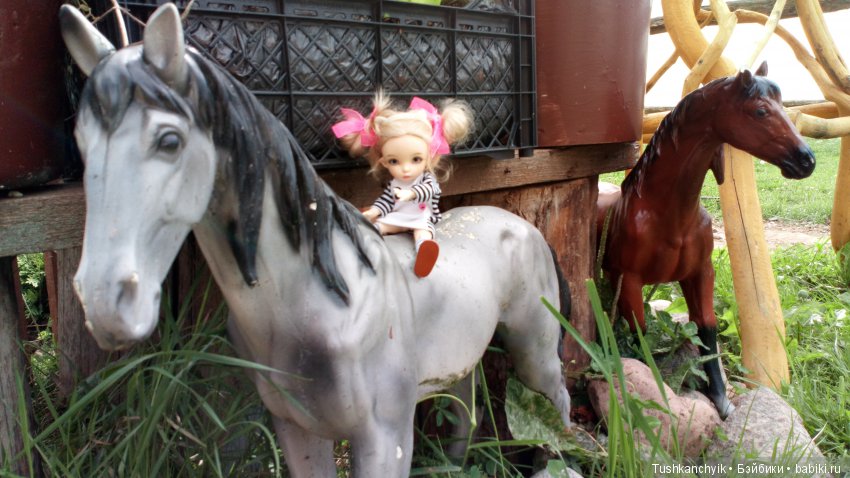 Каролинка и Марик. В гости к лошадкам | Бэйбики Каролинка и Марик. В гости к лошадкам