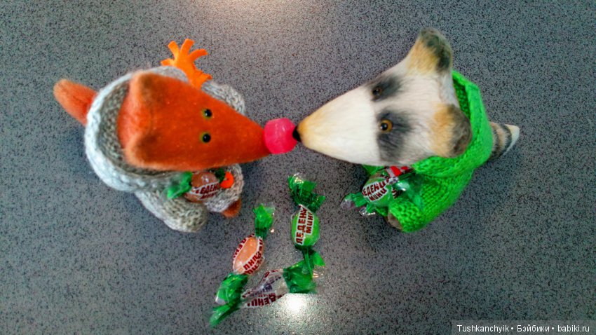 Домино и Томас. На работе