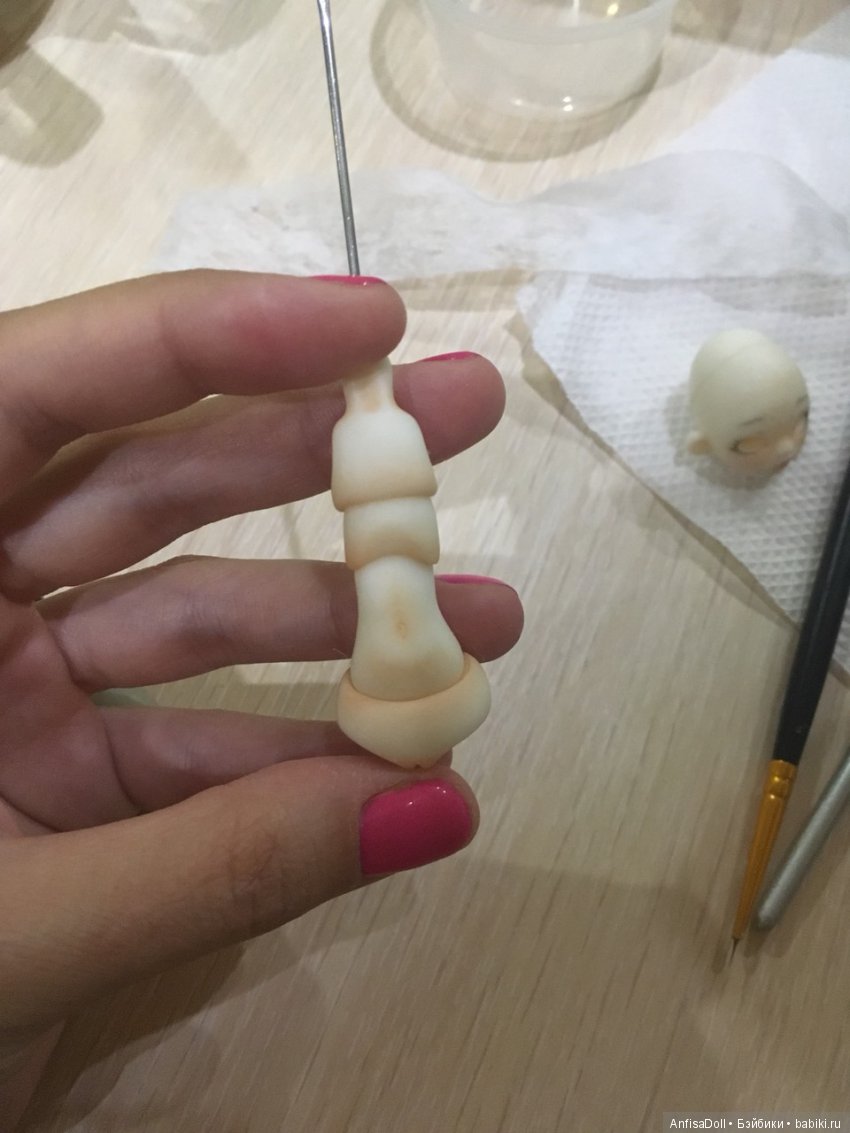 Длинноногая красавица, Алиса