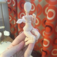 Без лица, но какая живая