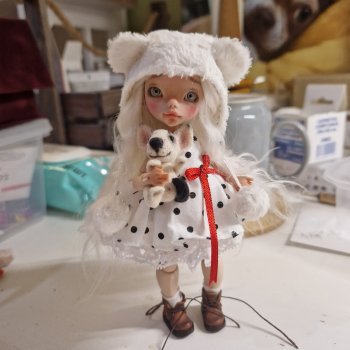 Рождение новой куколки, Поли