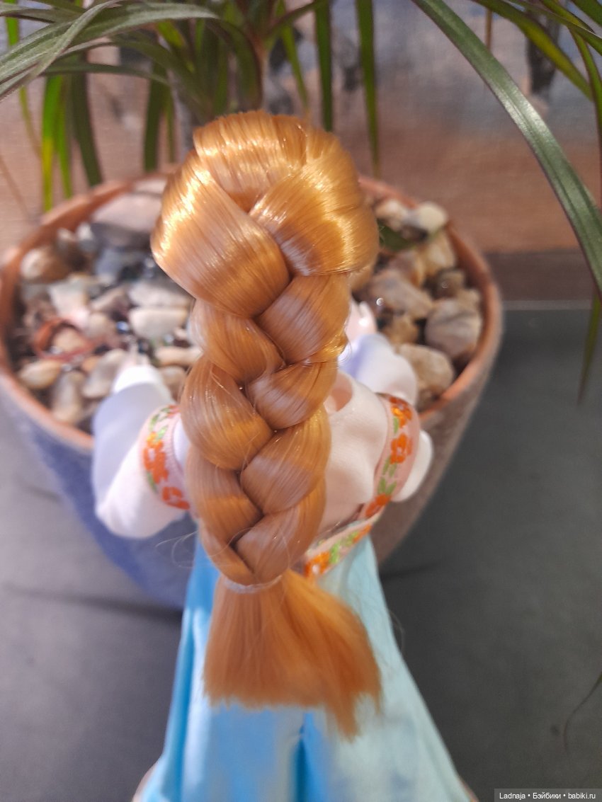 Аврора в русском национальном костюме (фото 2)