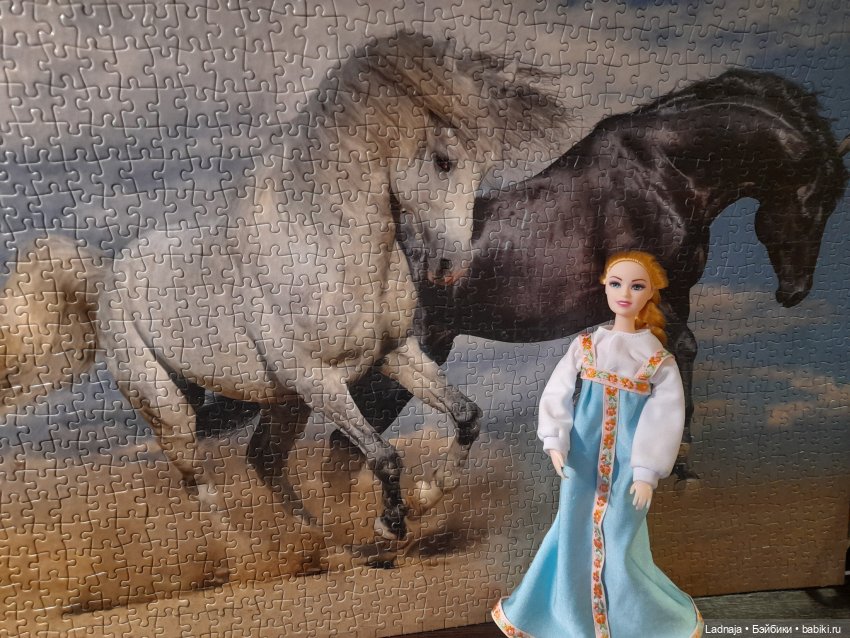 Аврора в русском национальном костюме (фото 9)